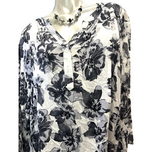 Women’s Monday Fun Gray And White Floral Partial Button Career Blouse 26 28 3X